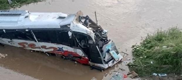 La tragedia en la ruta del vallenato: cuatro vidas segadas tras el volcamiento del bus de Kbeto Zuleta