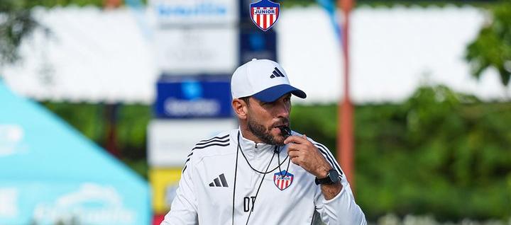 La jerarquía del escudo: Viera zanja la polémica con Teo Gutiérrez en el Junior