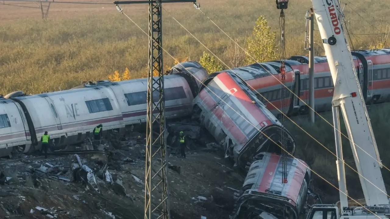 Accidente de trenes en España: sube a 69 la cifra de muertos y hay más de 100 heridos