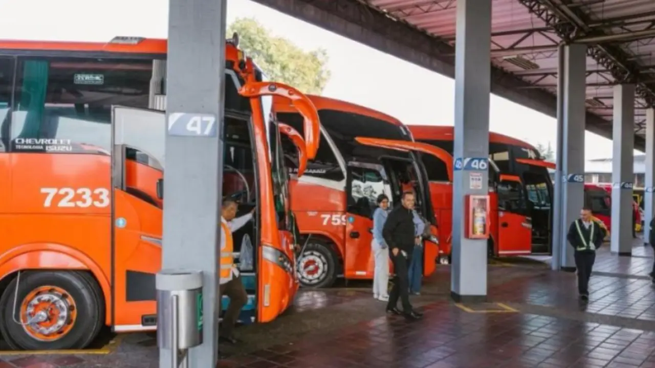 Bogotá reconfigura la salida nocturna de buses intermunicipales en el Salitre