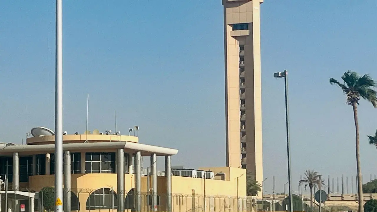 El cielo de Riad se tiñe de luto: un ataque hutí deja doce muertos y paraliza la aviación saudí