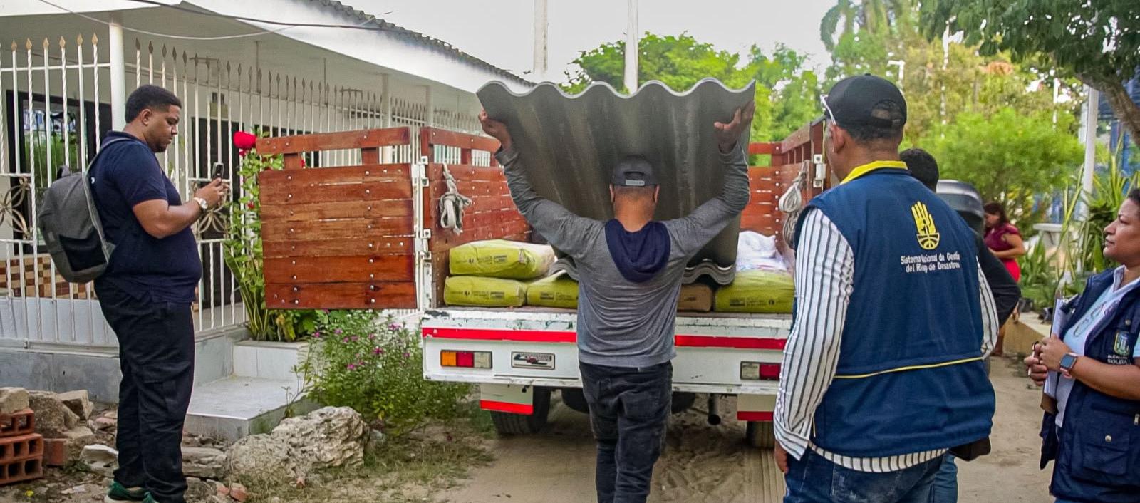 Alcaldía de Soledad llevó ayudas a familia para reconstruir su hogar tras registrarse un incendio