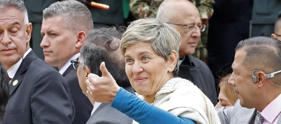 Escándalo en el poder: Eva Ferrer señala a Verónica Alcocer por uso de avión oficial para transporte de divisas y sustancias ilícitas