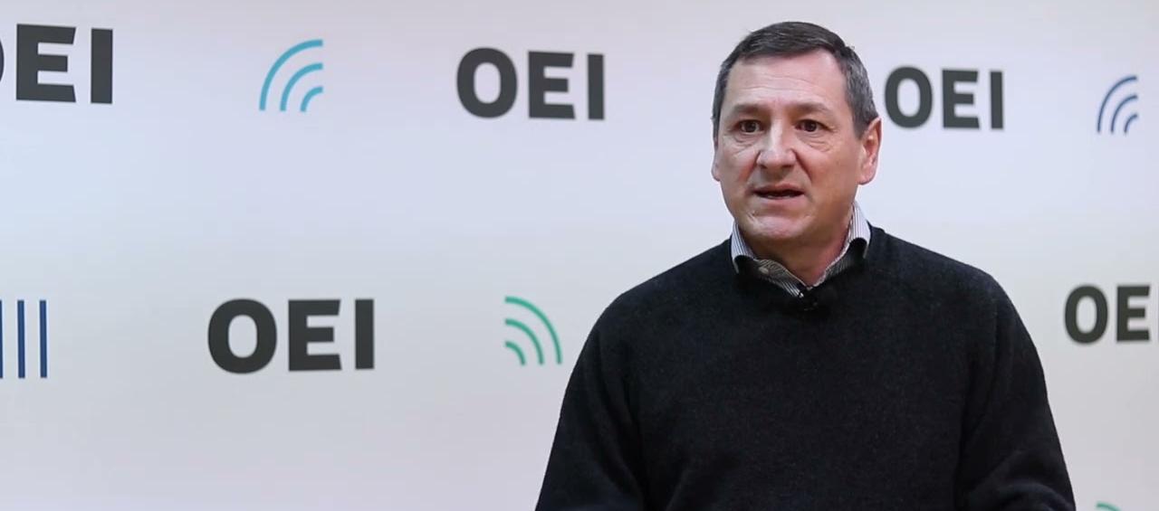 América Latina debe "repensar" cómo invierte en educación, dice nuevo secretario de la OEI