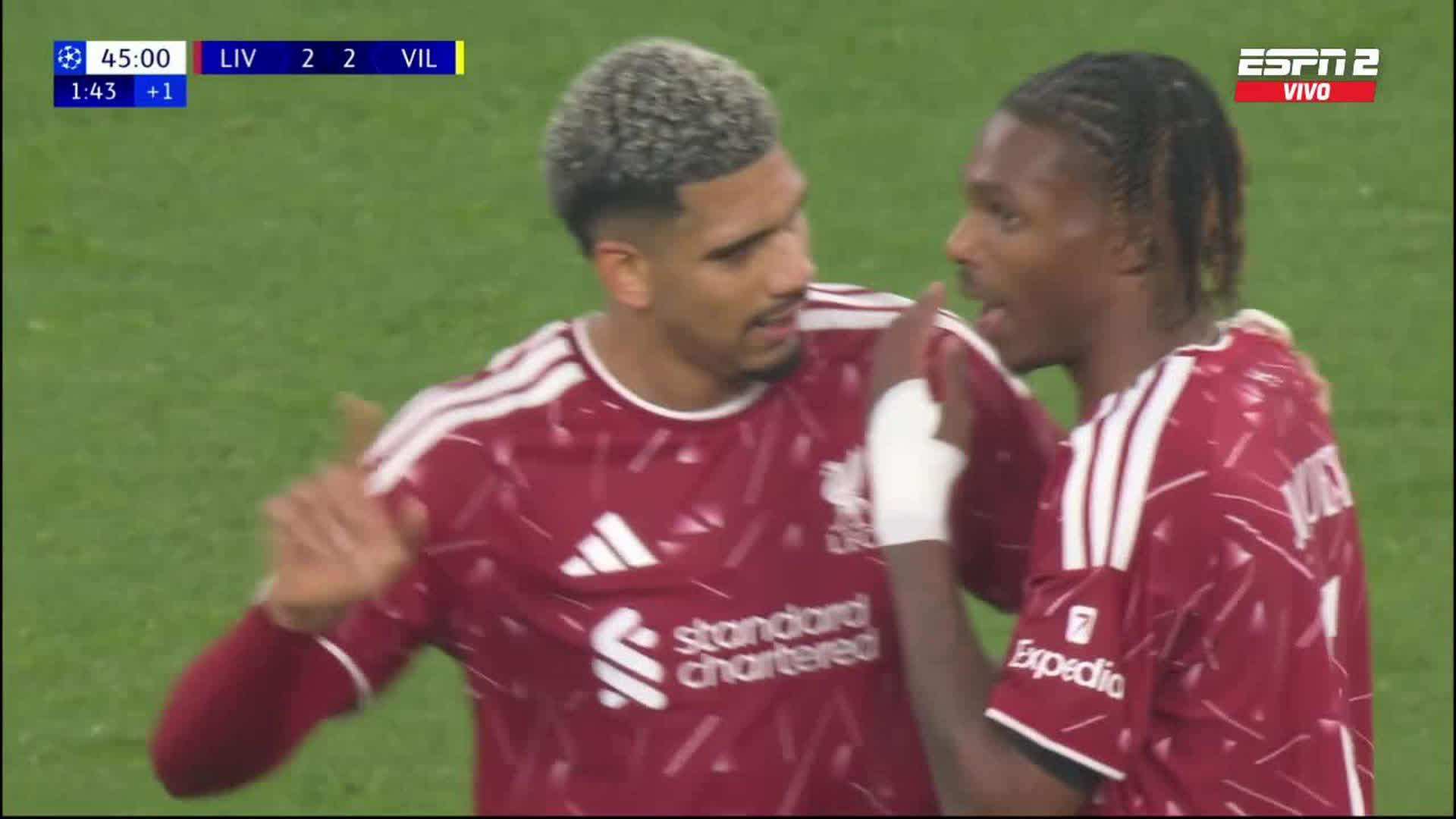 ¡Araújo cambió cabezazo por gol e igualó los tantos en Anfield!