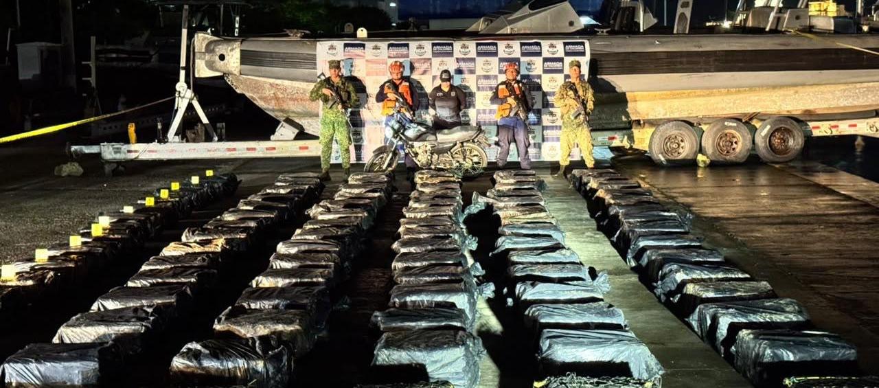 Golpe al narcotráfico: la Armada incauta un cargamento de 3.000 kilos de cocaína en el Caribe