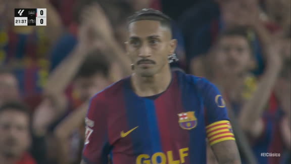 ¡Bombazo de Raphinha se va por arriba!