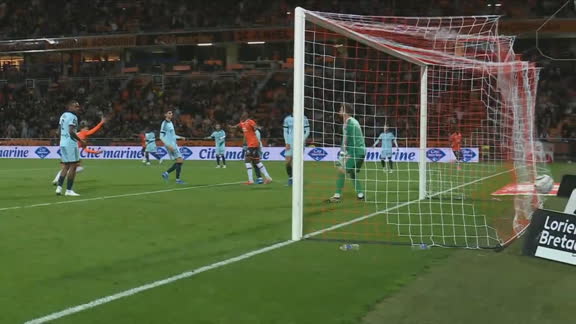 El Lorient impone su ley en el Moustoir y frena el ímpetu del Paris FC