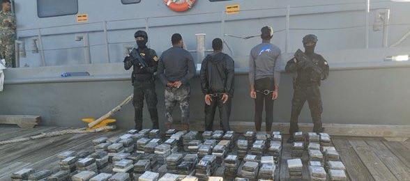 Interdicción en las aguas de La Guajira: Armada intercepta lancha con más de media tonelada de cocaína con destino al Caribe internacional