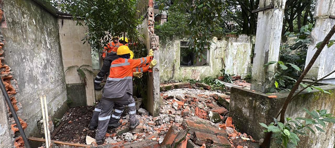 El ocaso de una sombra: demolida la guarida de Pablo Escobar en el corazón de Medellín