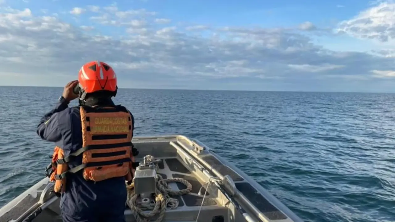 El mar de Caño Dulce guarda silencio: la angustiosa búsqueda de un padre tras naufragio