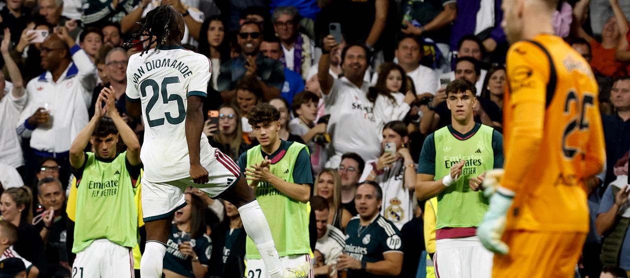 El Madrid sobrevive al caos: un cabezazo de Diomande sella la victoria en una noche de furia