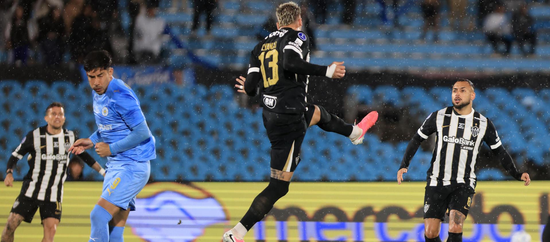 El Atlético Mineiro sobrevive al asedio uruguayo y cita a Boca en la final de Barranquilla