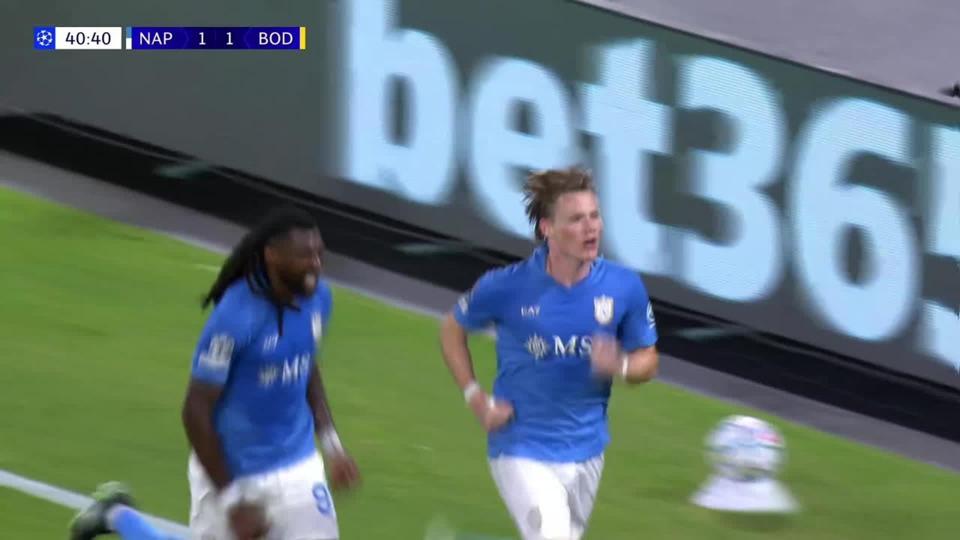 El desvió le favoreció al Napoli que marcó el segundo