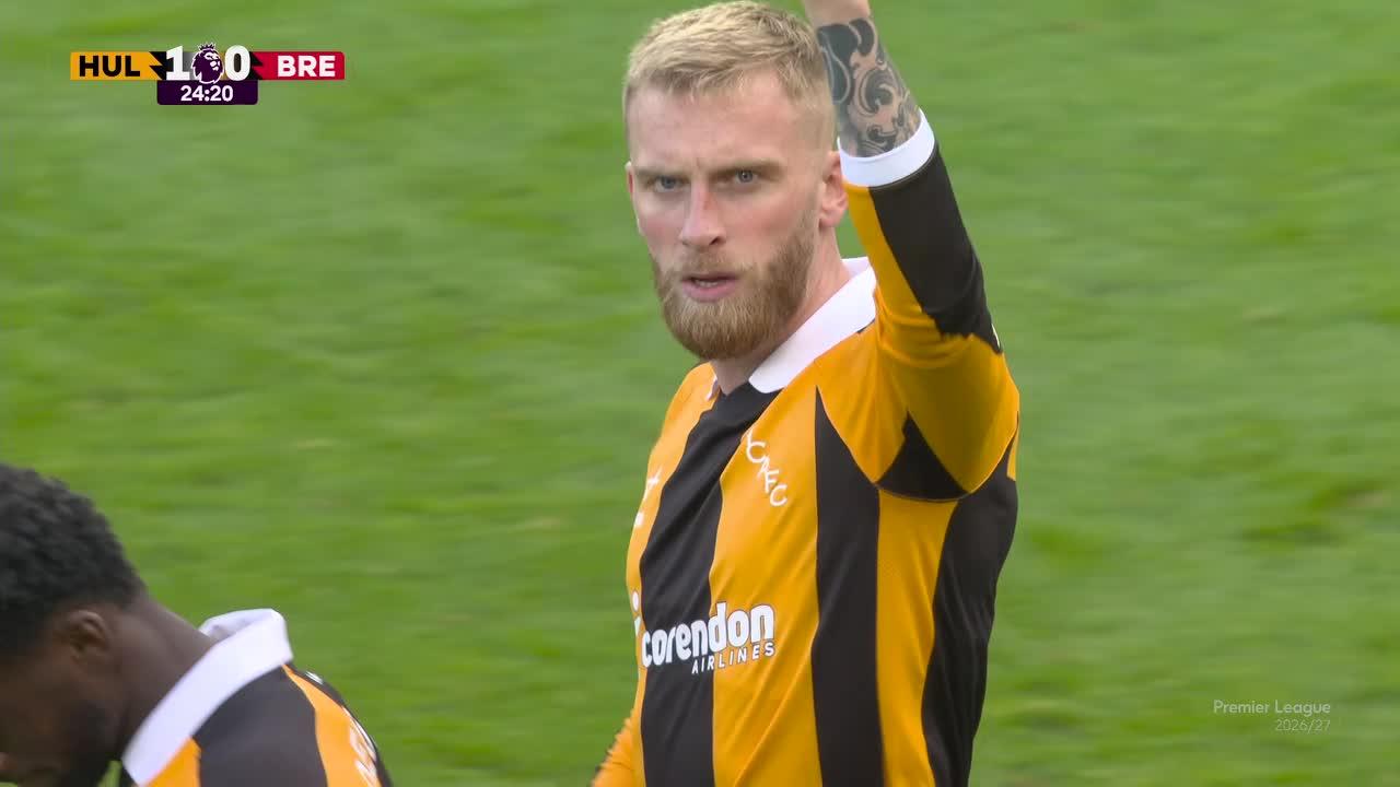 El peso de un error: el infortunio de Aaron Hickey sentencia la suerte del Brentford ante el Hull City