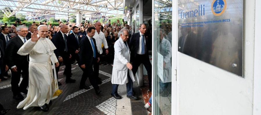 “Exitosa” operación de extirpación del nódulo pulmonar al Papa León XIV