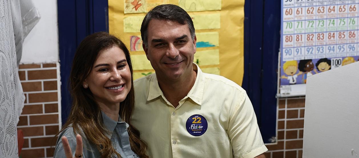 El pulso por el alma de Brasil: Flávio Bolsonaro apela al fervor electoral bajo la sombra del cambio