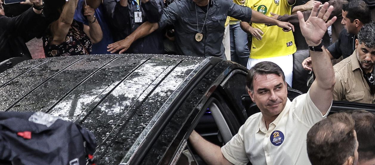 Flávio Bolsonaro “se fugó” a Estados Unidos, según medios brasileños