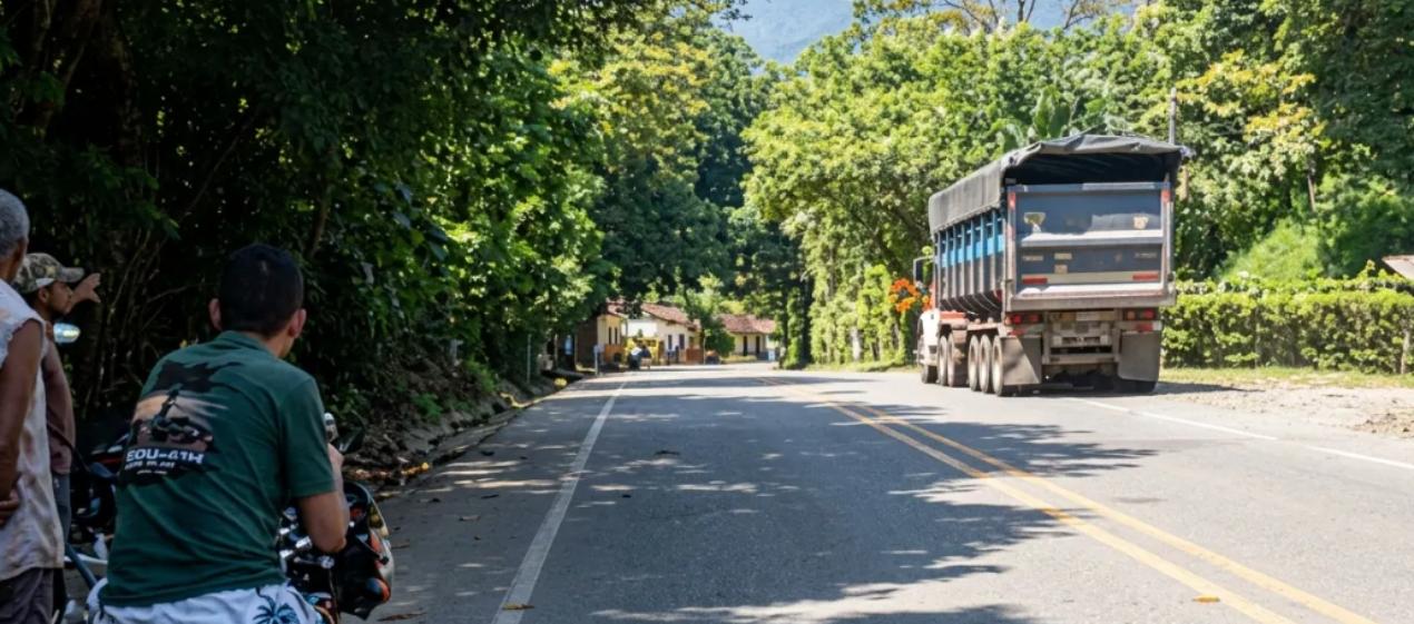 El rugir de la guerra silencia la Troncal del Caribe: el Parque Tayrona bajo el asedio de las ACSN