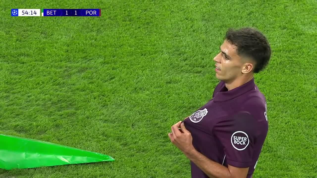 La sutileza de Gabri Veiga: un trazo de genio que rescató al Porto en el Villamarín