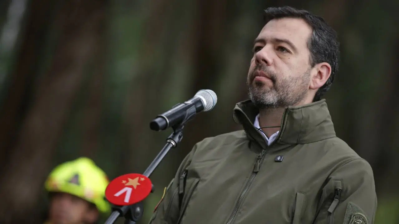 El Campín bajo la lupa: Galán exige cuentas tras el fiasco en la gramilla que frustró el Millonarios-Once Caldas