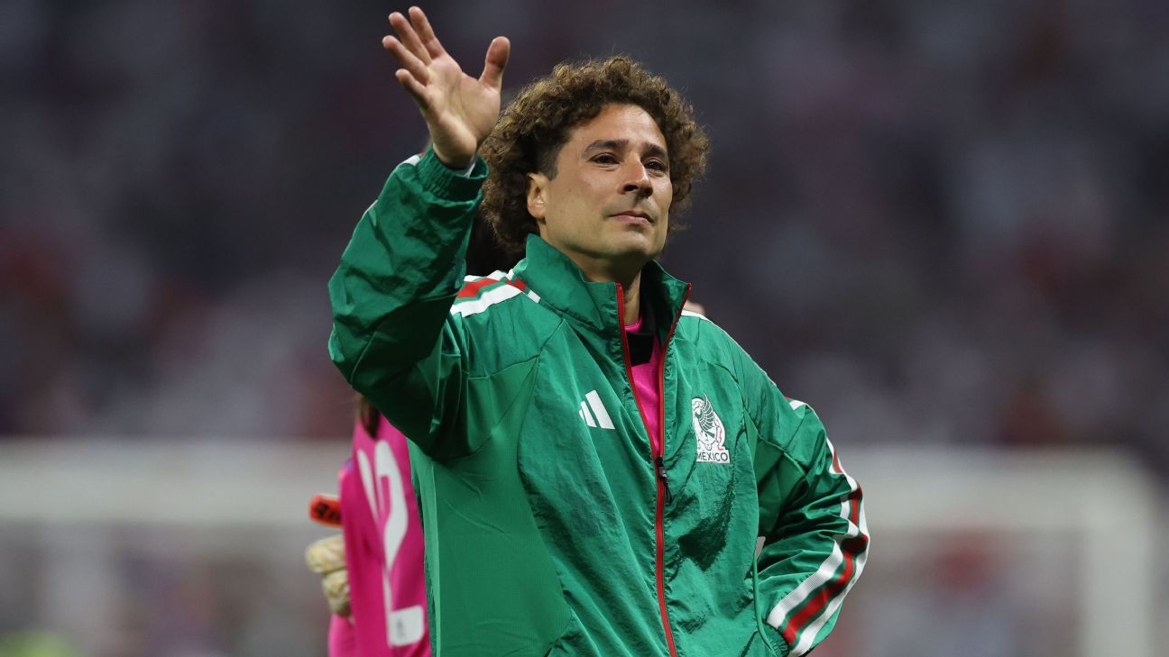 Guillermo Ochoa y Julián Quiñones, únicos mexicanos con votos en Balón de Oro