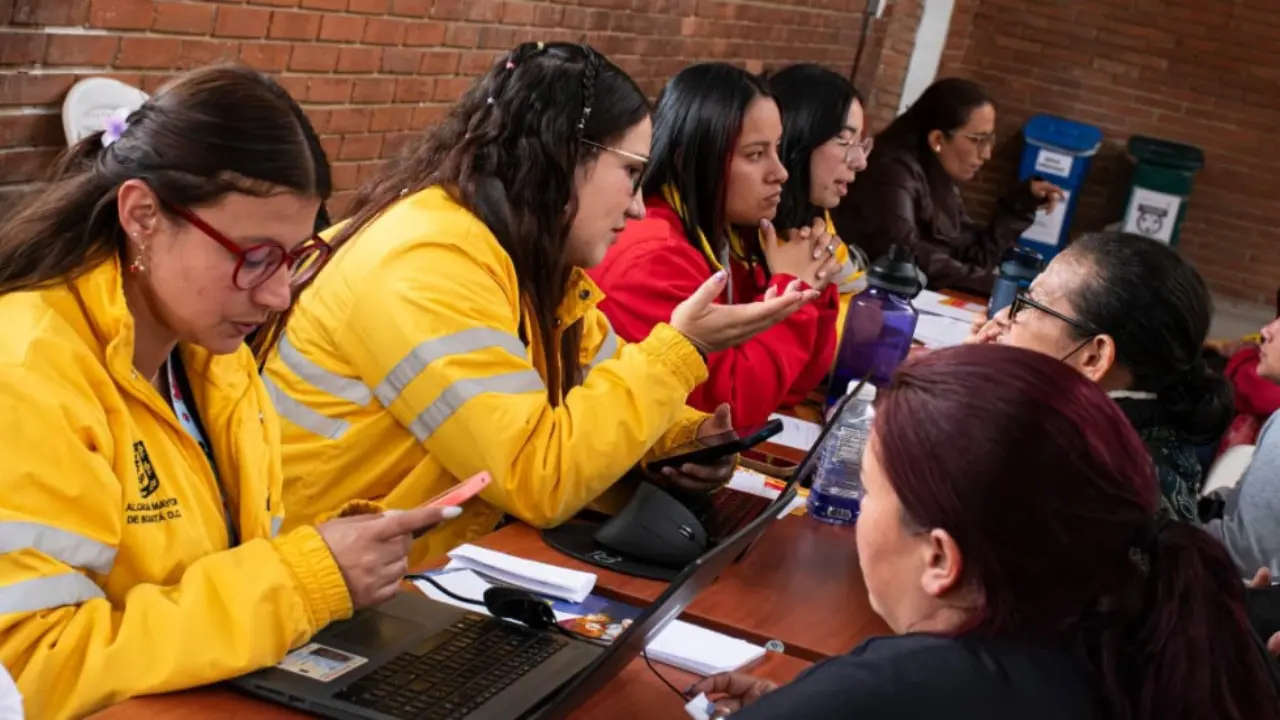 Bogotá activa el salvavidas financiero: 190.000 hogares reciben el Ingreso Mínimo Garantizado