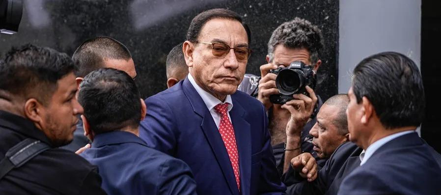 Internan en un hospital de Lima al expresidente peruano Martín Vizcarra