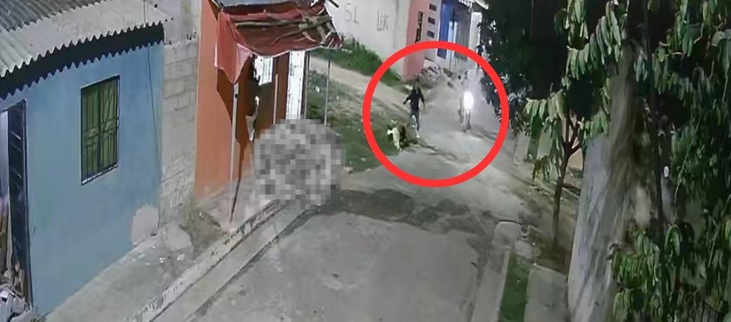 El instante en que la muerte irrumpió en la acera: el crimen que conmociona a Sabanalarga