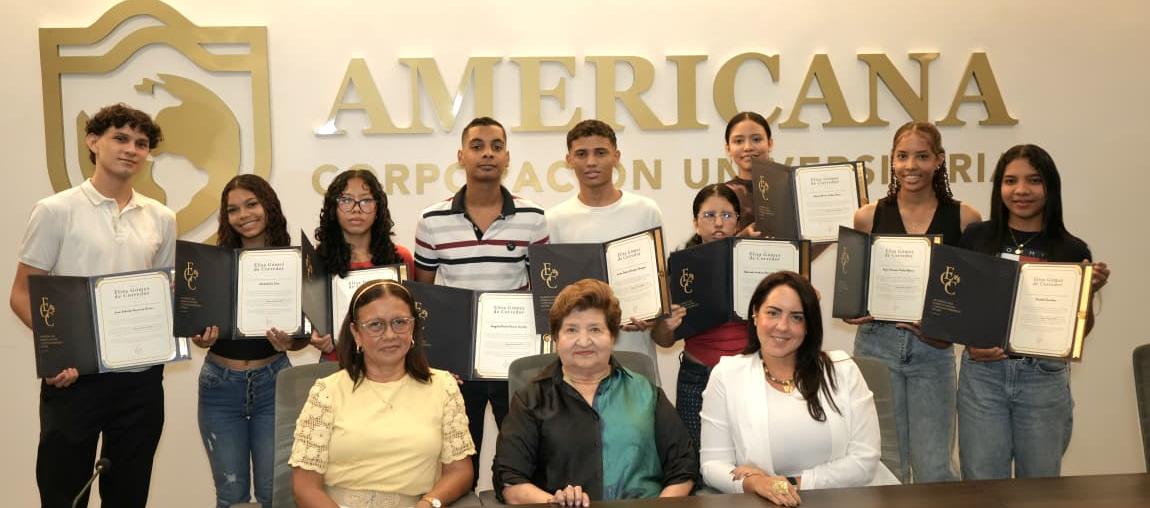 La Americana entregó las primeras 10 becas Elisa Gómez de Corredor a jóvenes en Barranquilla
