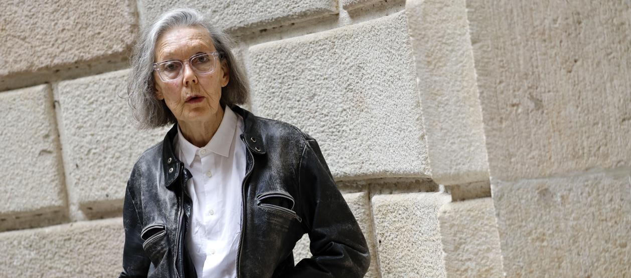 El oráculo de la modernidad: Anne Carson, la voz que tradujo el silencio de los clásicos hacia el Nobel