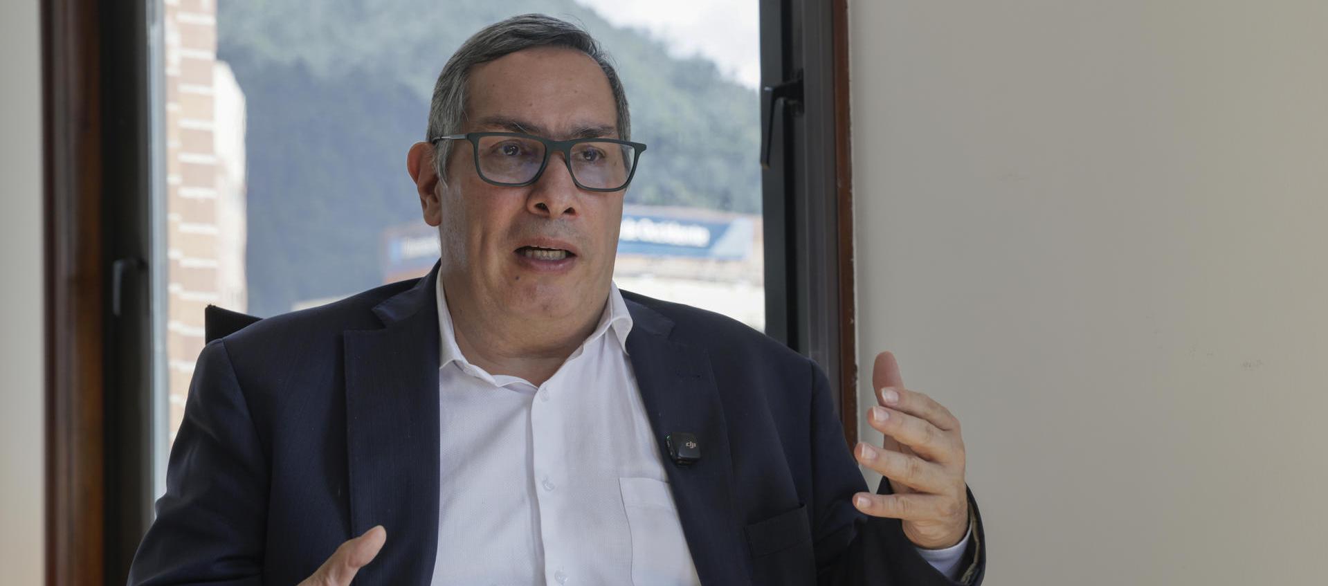 El espejo digital de la sátira: entre la expansión del canal y el confinamiento del pensamiento
