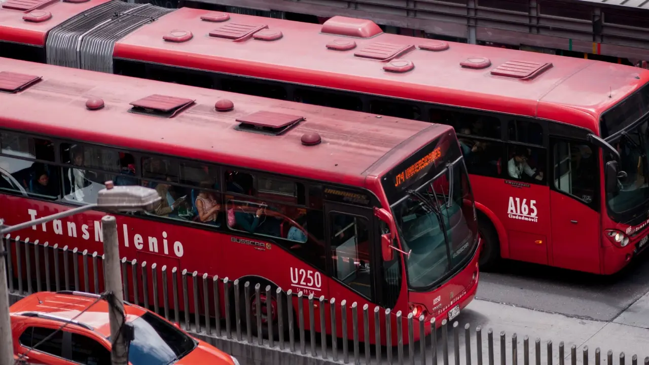 Lluvias en Bogotá este 29 de octubre: movilidad en TransMilenio se complica en este punto