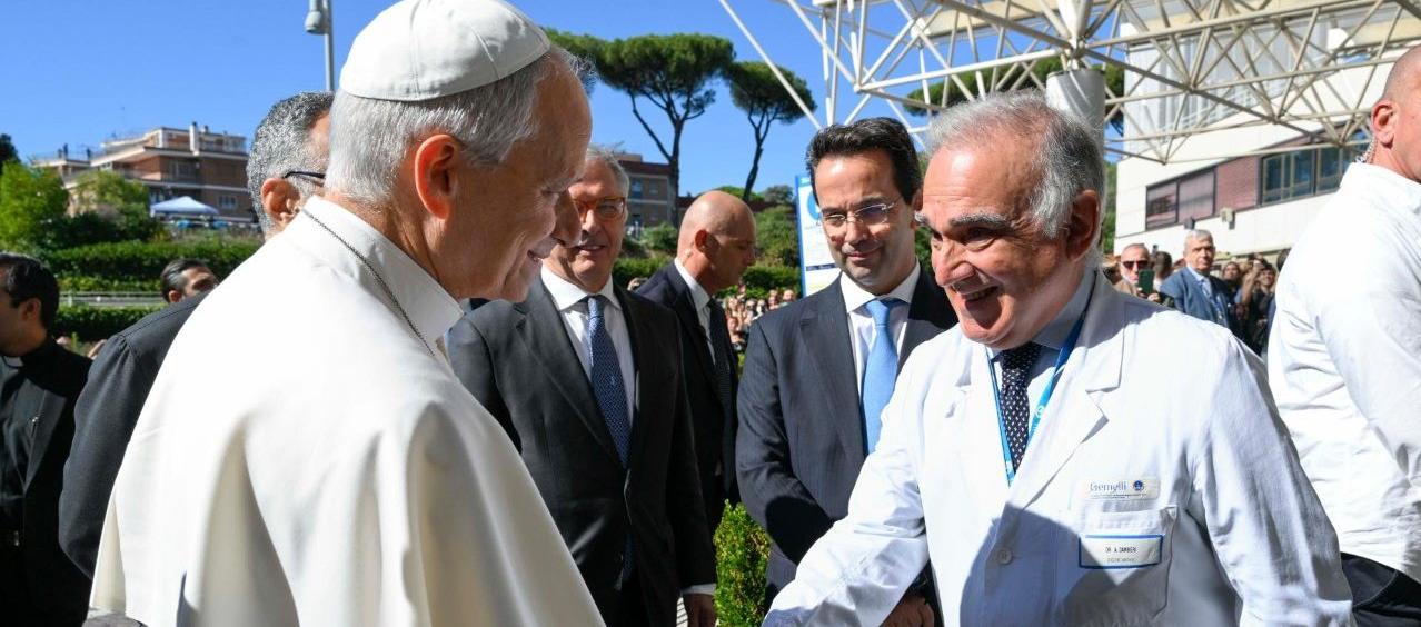 El pontificado bajo la sombra de la enfermedad: el complejo posoperatorio del Papa León XIV
