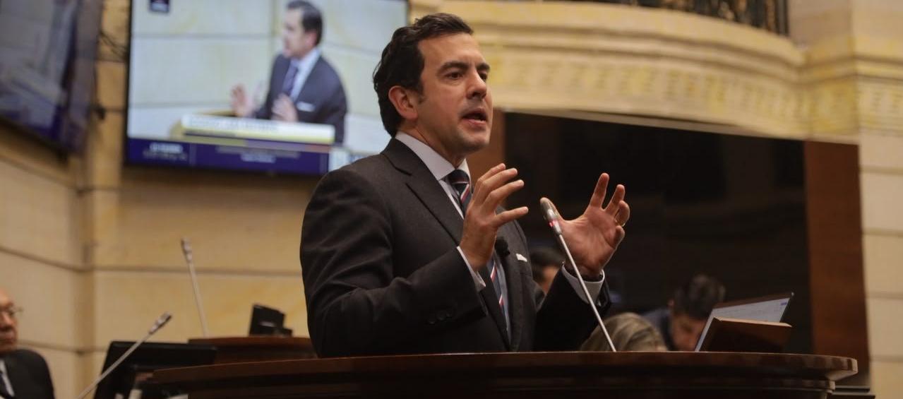 Los episodios previos a la salida de Rodrigo Lara del Ministerio del Interior