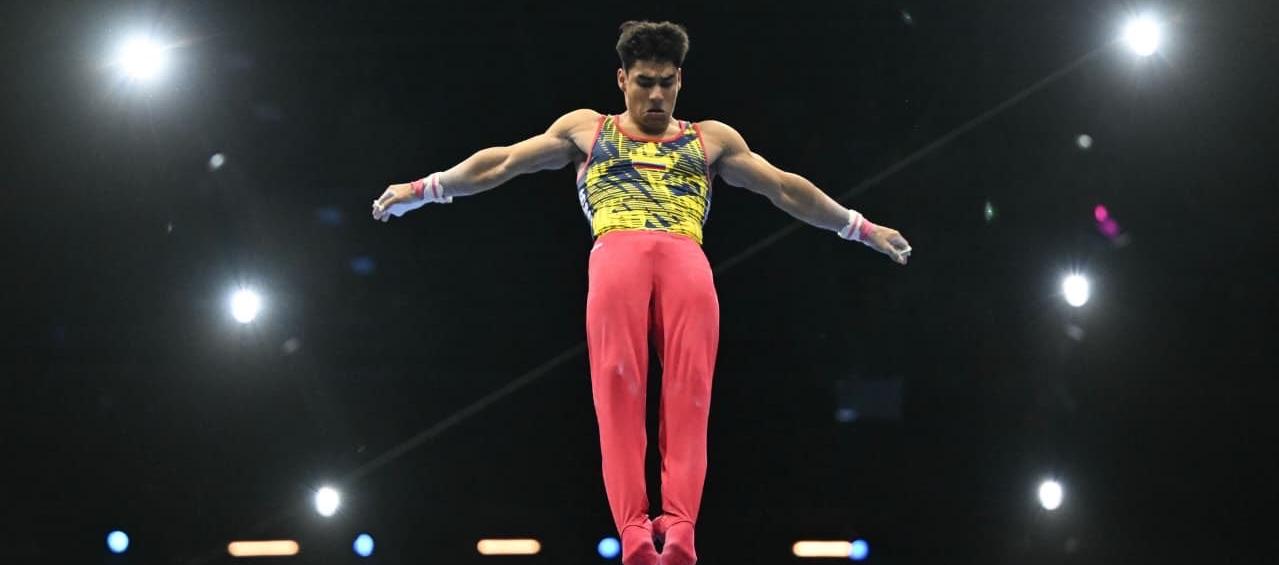 Los gimnastas colombianos Barajas y Vera se estrellan con el 'Liukin'