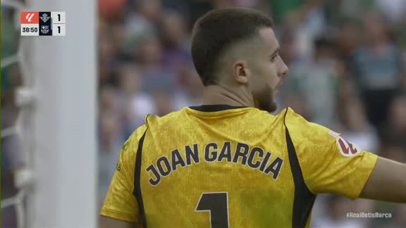 El muro de Cornellà: Joan García y el vuelo que ahogó el grito de gol del Betis