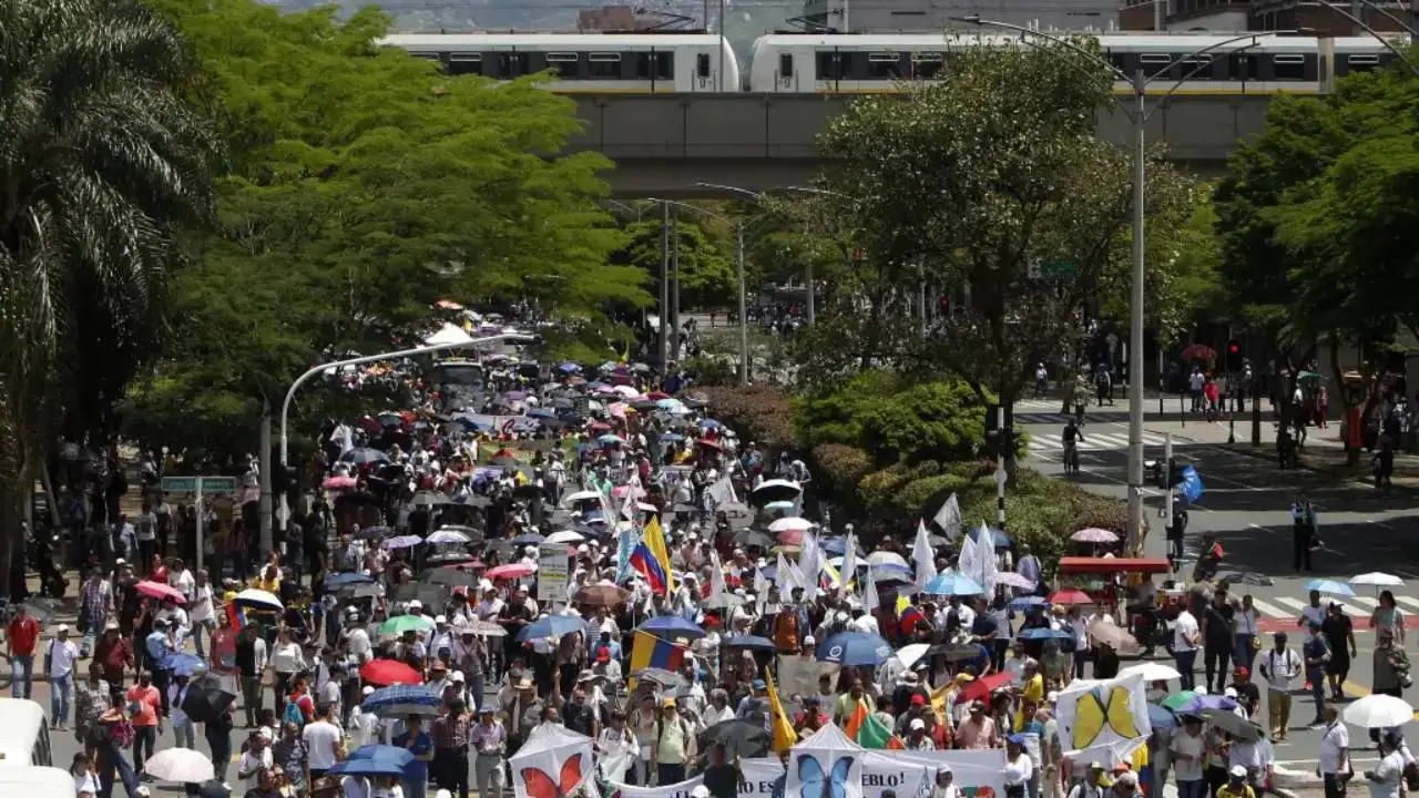Medellín se moviliza: el pulso sindical y docente que desafía la normalidad urbana