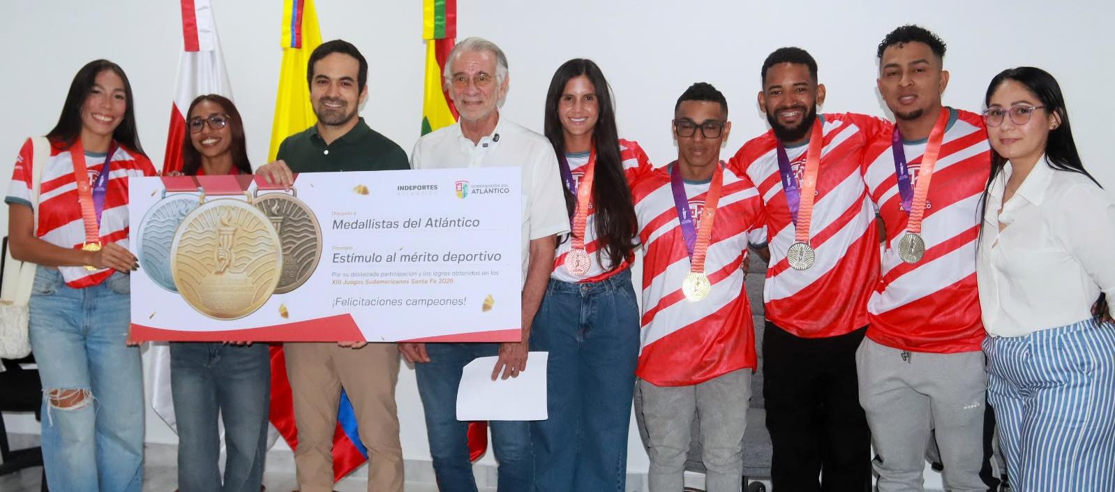El podio del Atlántico: la Gobernación rinde tributo a sus embajadores de la gloria sudamericana