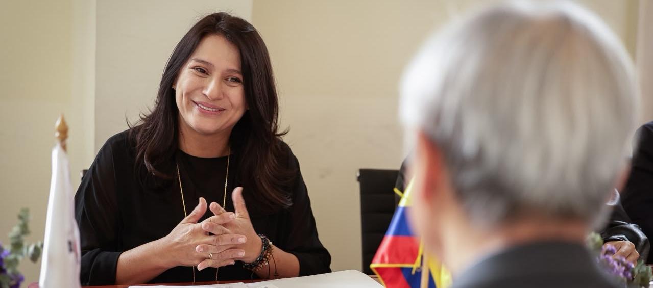 La hoja de vida bajo la lupa: el título inexistente que empaña la gestión ministerial