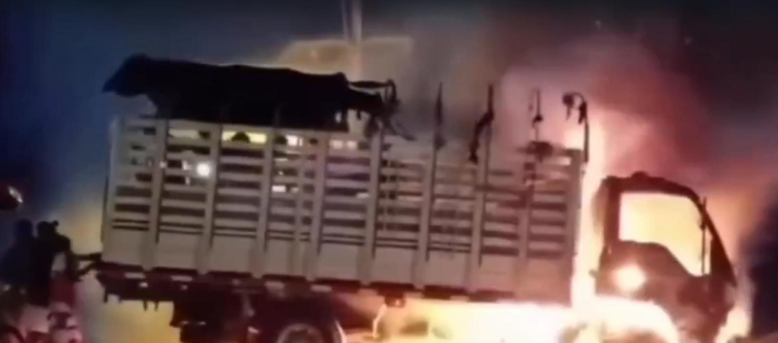 Por poco se repite la tragedia: camión fue saqueado en Tasajera mientras se incendiaba