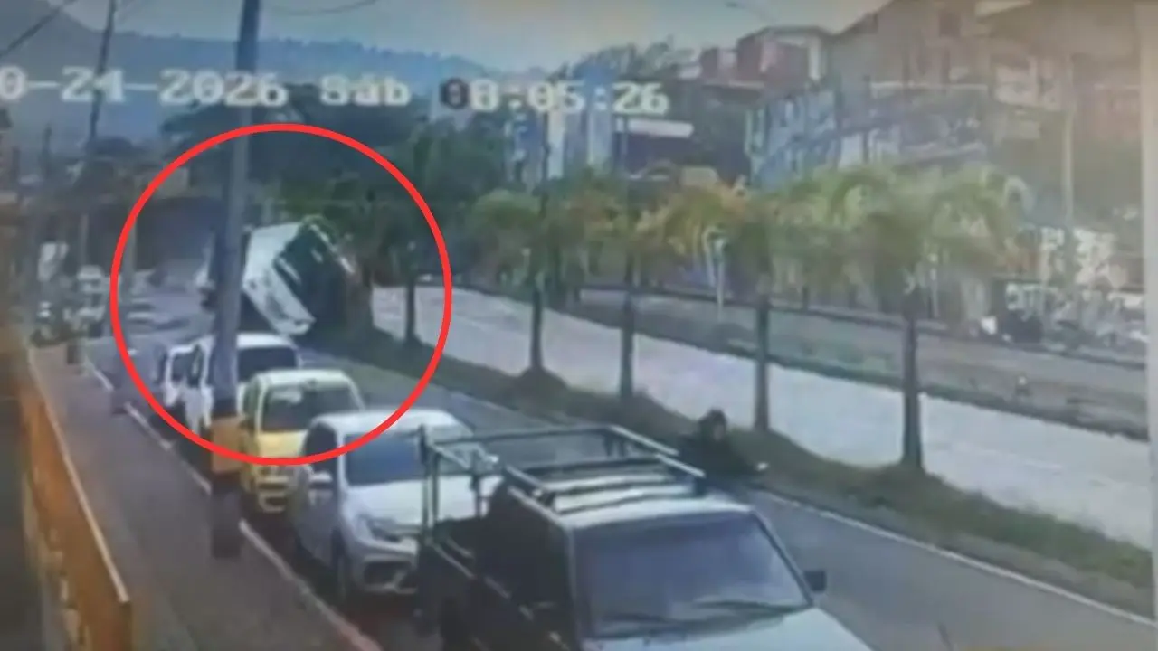 El instante del horror: revelan la secuencia del volcamiento que enlutó la avenida Barranquilla