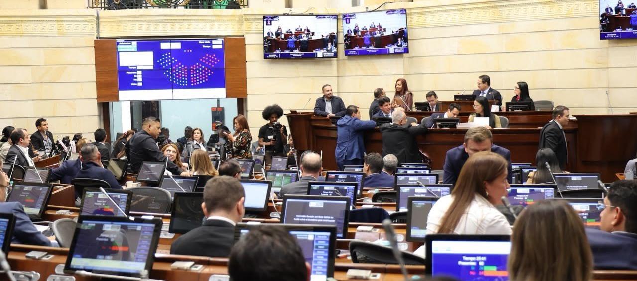 El Congreso sella el presupuesto más ambicioso de la historia: 4,9 billones entre tensiones y ausencias