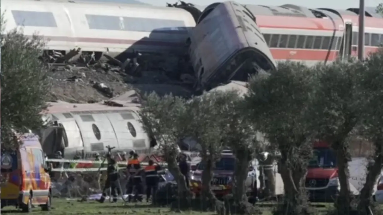 “Sientes que acá se ha terminado todo”: sobreviviente relató el choque de trenes en España