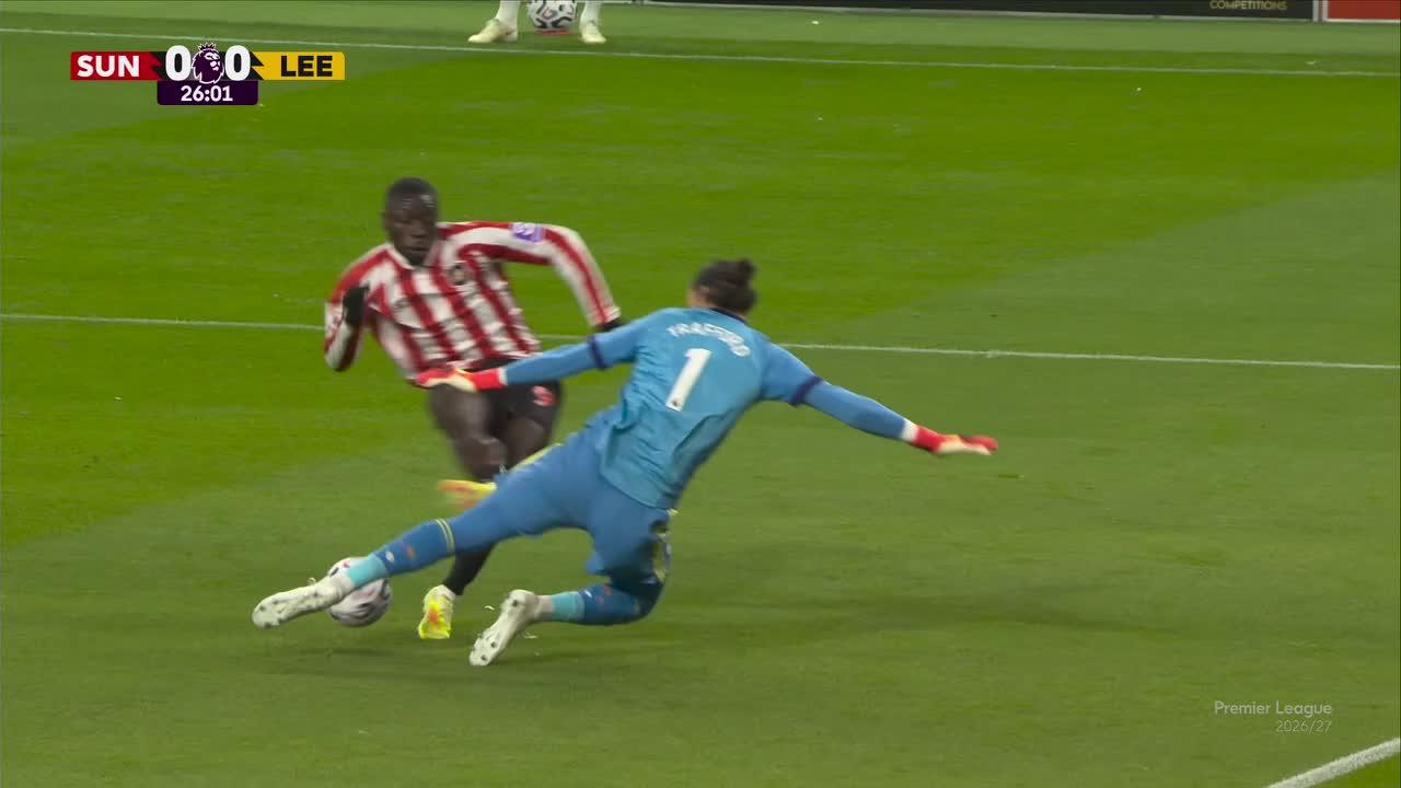 Trafford le negó el gol a Brobbey