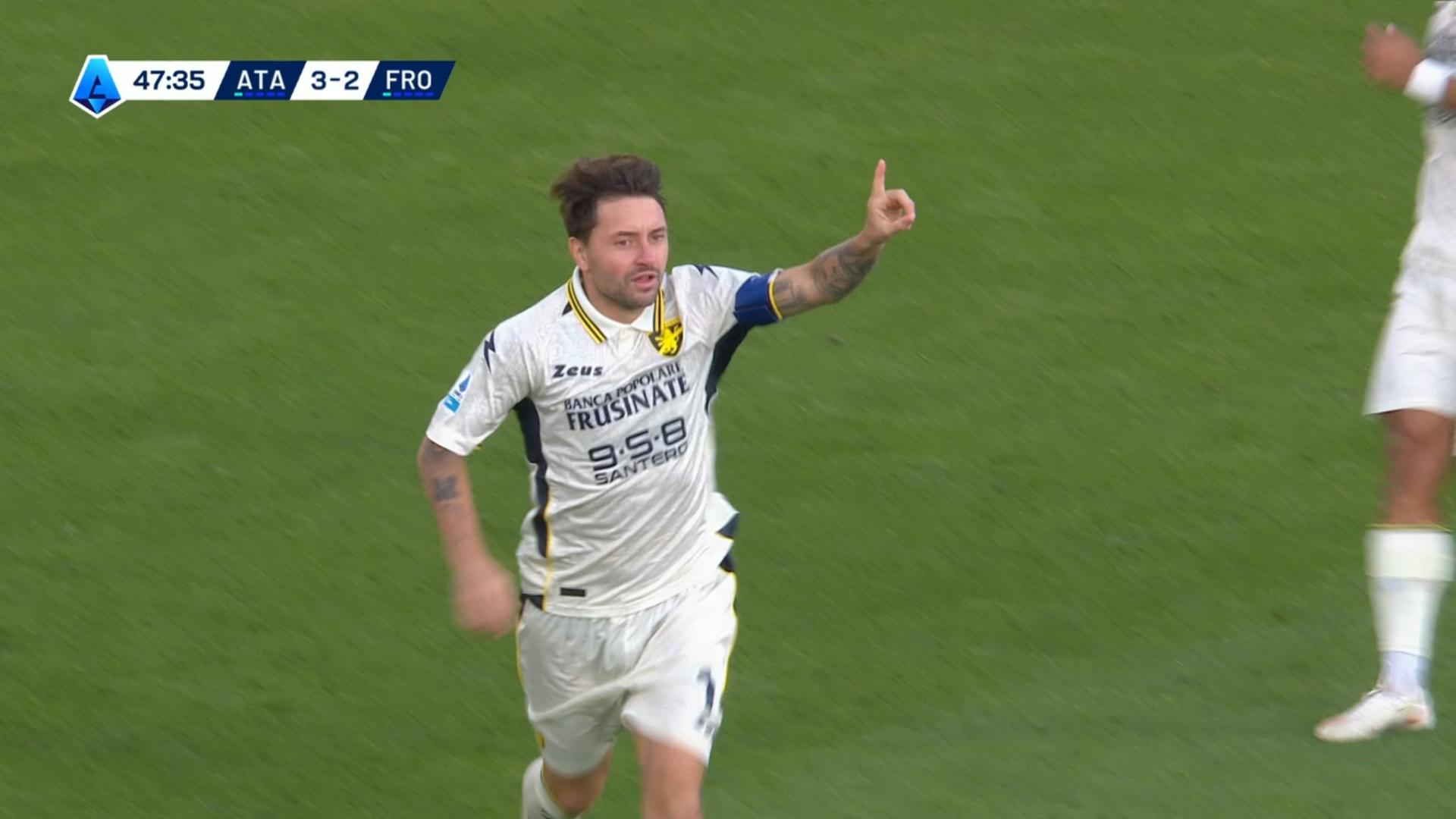 Un remate que Calò hondo: Frosinone se puso 3 a 3 ante el Atalanta
